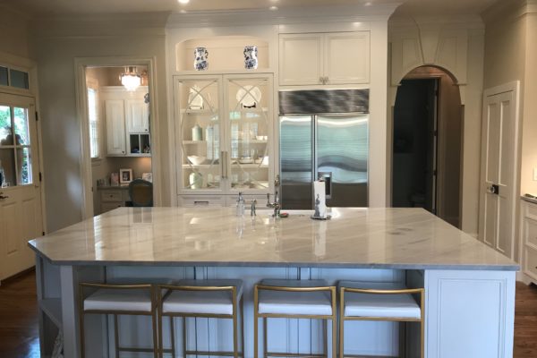 Kitchen with arch